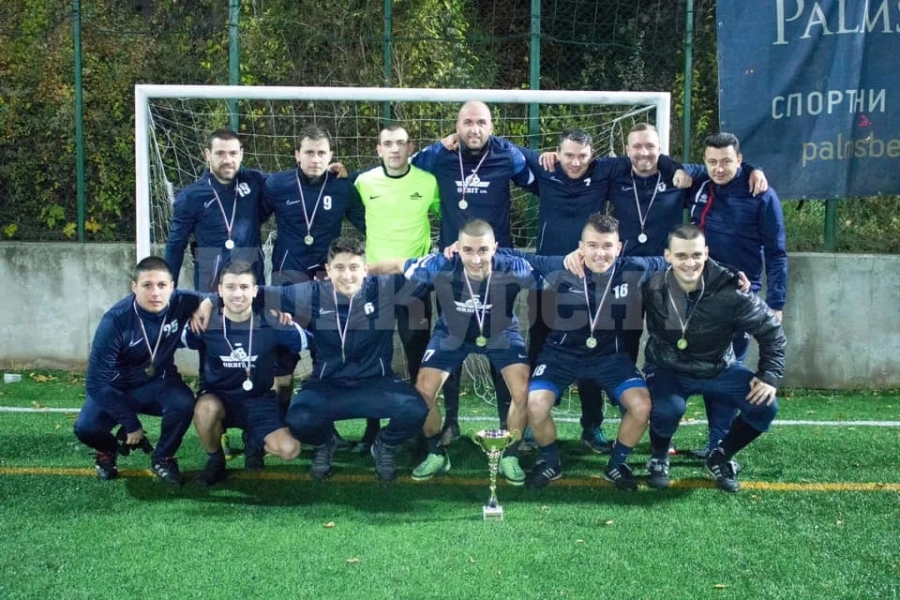 Футболисти от Враца и Зверино триумфираха с купа в София