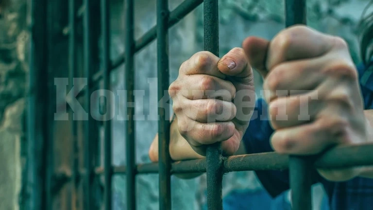 Затвор за двама, заловени в нарушения зад волана