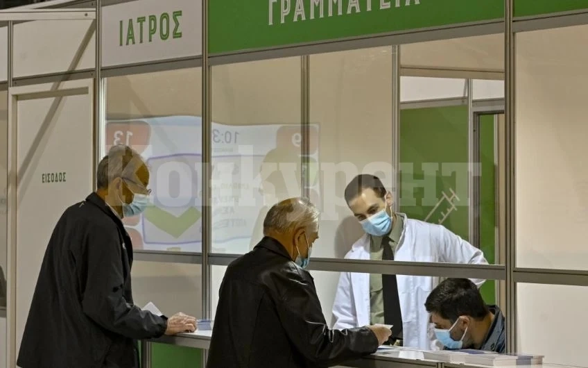 Скандал разтърси Гърция: Лекари „имунизират“ с вода пациенти срещу COVID-19
