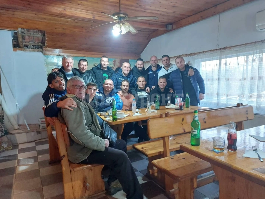 Шампионът се завърна на върха с шестица в Роман