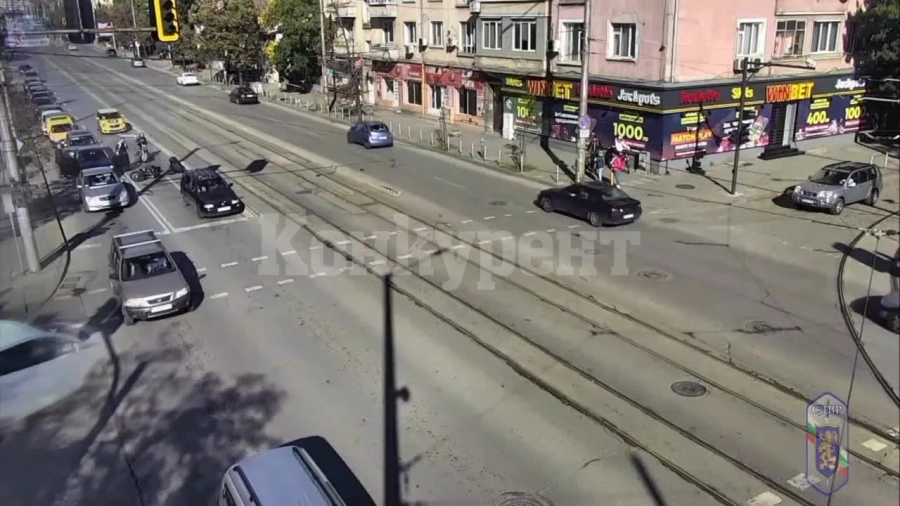 Шофьор е с опасност за живота след тежка катастрофа