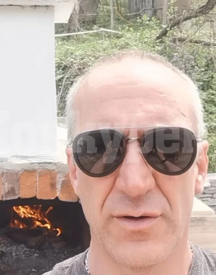 Секссимвол? Деян Донков заприлича на чичко