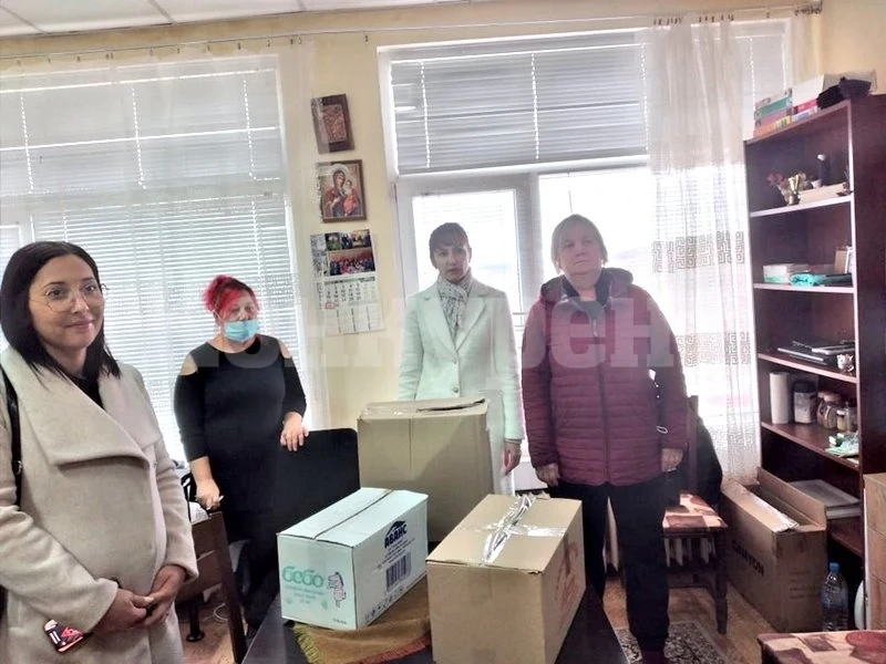 Щедри дарители зарадваха малчугани от Борован