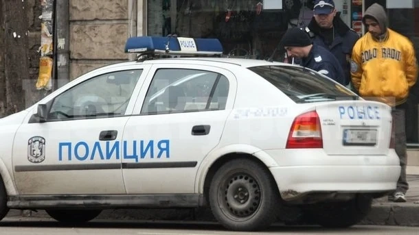 Спипаха 23-годишен без книжка, да дава газ на „Поло“ без номера