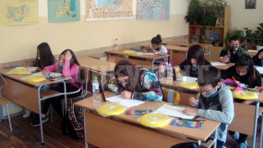Учениците от Ново село и Раковица отново са в клас