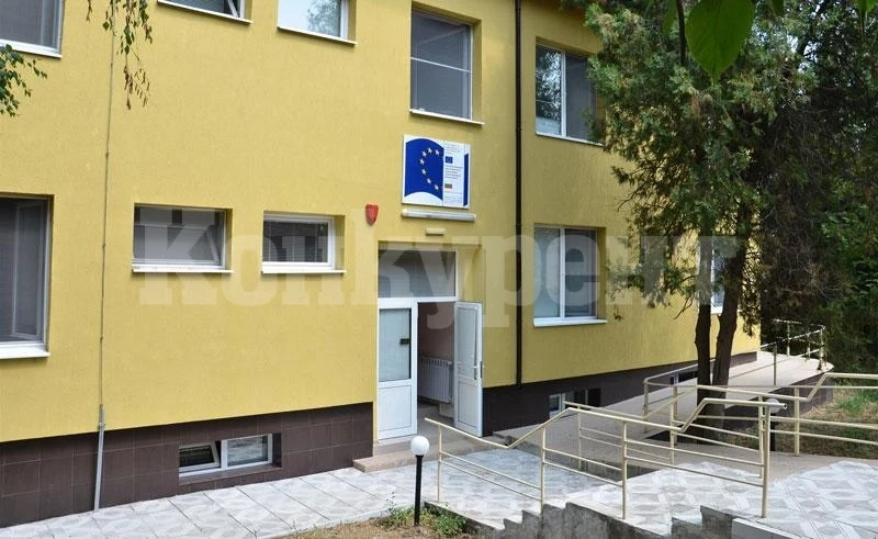 Млади хора дариха сушилня на старческия дом в Ново село