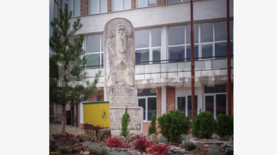 Присъствено учат децата от начален етап в Зверино