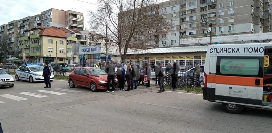 Автомобил блъсна дете на пешеходна пътека СНИМКИ