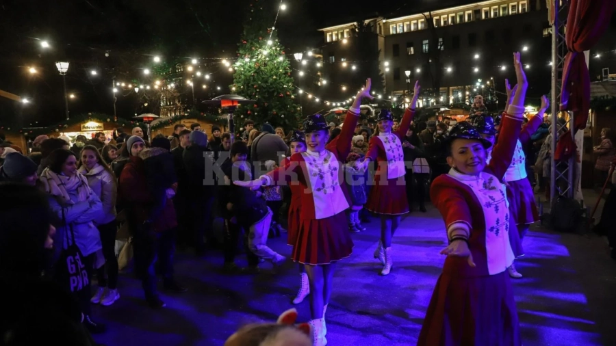 Коледна музика звучи незаконно на празничните базари у нас