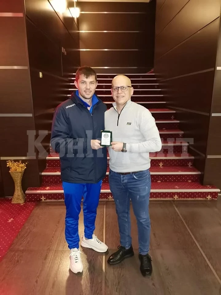 Ботев забавя, но не забравя