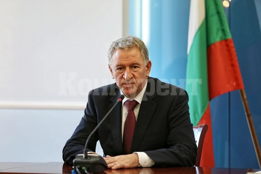 Кацаров: Мерките срещу COVID-19 работят, не се предвижда затягане