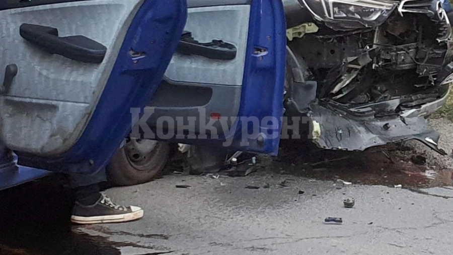 Двама се удариха във Видин, единият водач е в болница