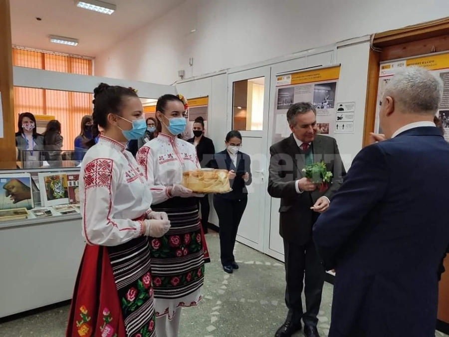 Испанският посланик откри изложба в Монтана
