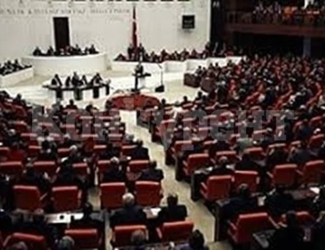 Депутати в турския парламент се сбиха