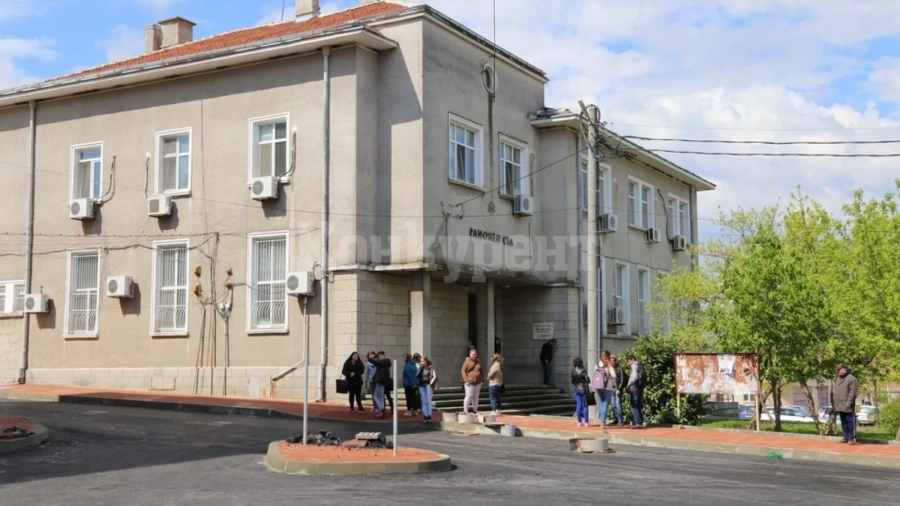 Връщат 200 бона в зелено на поляк, спипан на митницата