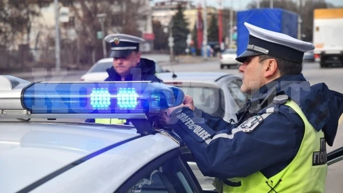 Пиян шофьор остана без книжка и номера на колата
