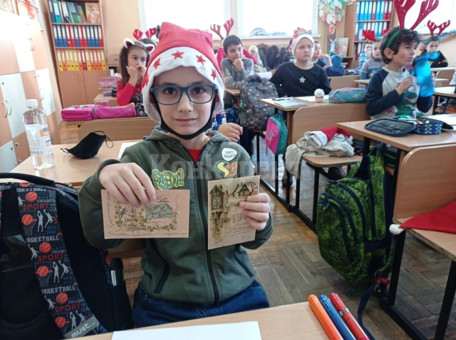 Второкласници от Враца научиха историята на коледната картичка
