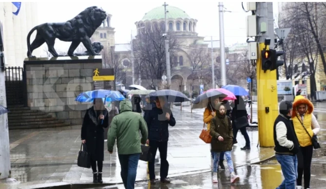 Внимание: Буря връхлита 4 области в събота КАРТА