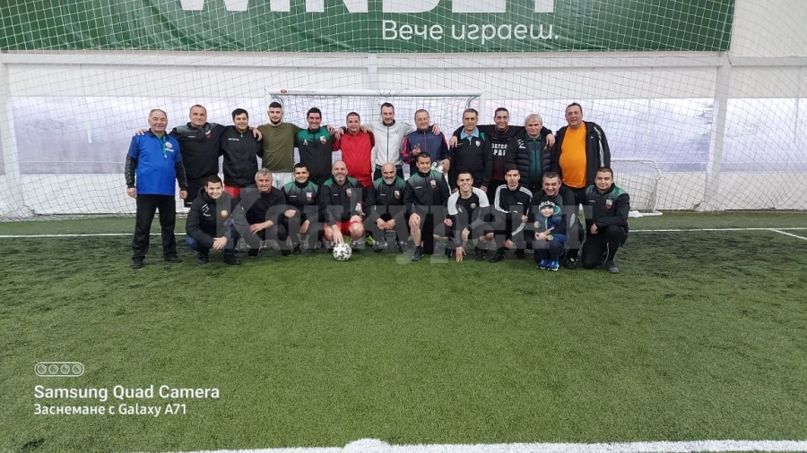 Делегати и съдии закриха сезона с мач и трето полувреме СНИМКИ