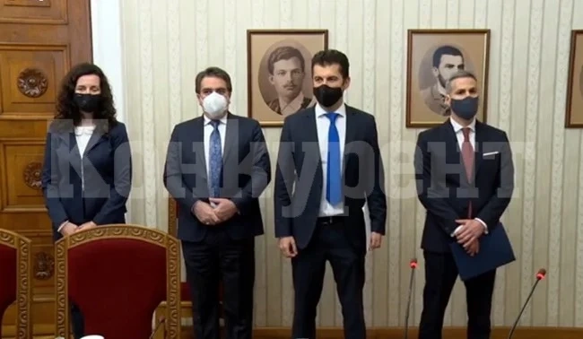 Вижте на живо как президентът Румен Радев връчва мандата за съставяне на кабинет