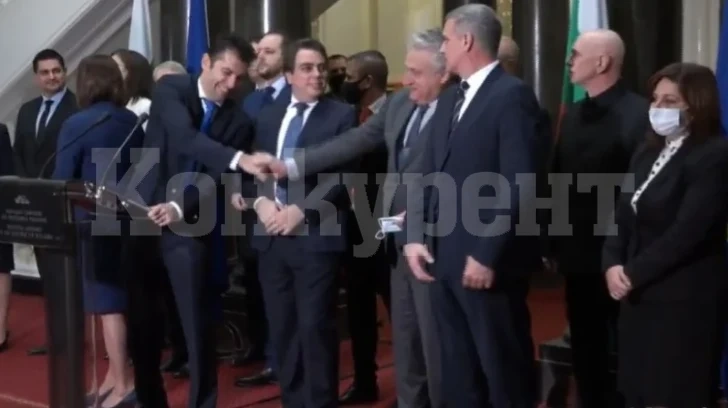 Официално: Кирил Петков обяви кои са новите министри на България ПЪЛЕН СПИСЪК
