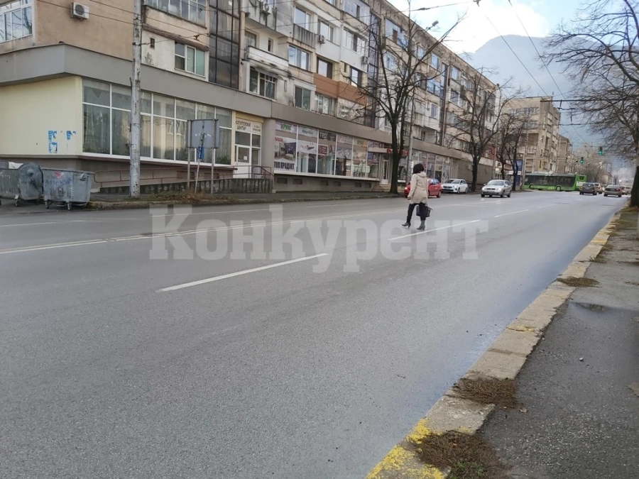 Вижте къде пешеходците във Враца продължават да пресичат рисковано СНИМКИ