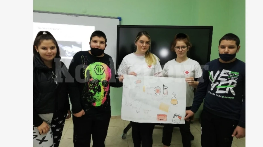 Връстници обучаваха връстници в Зверино