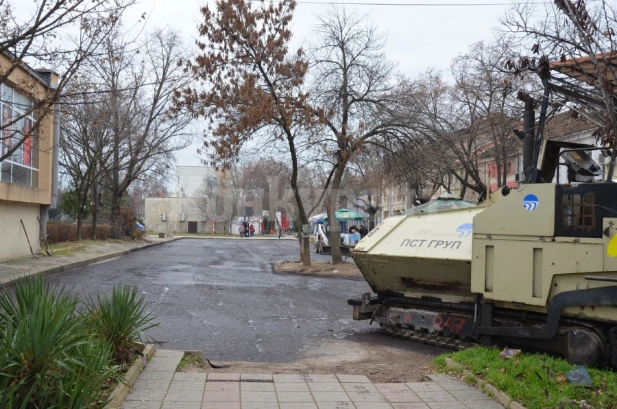 Асфалтирането във Видин продължава СНИМКИ