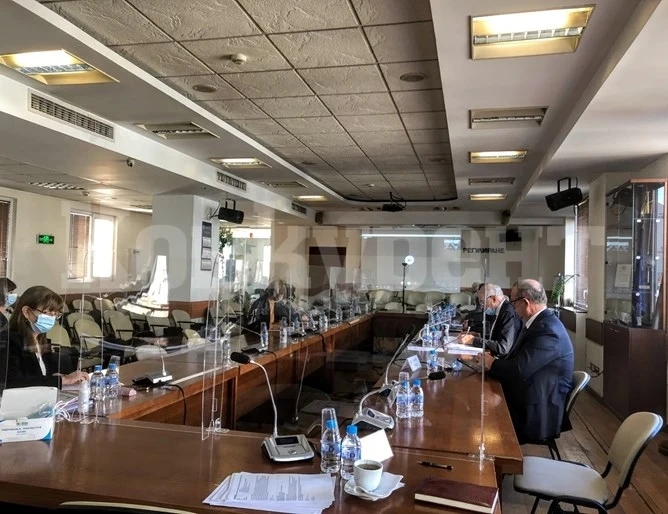 КЕВР отложи заседанието за цените на тока след мораториума на парламента