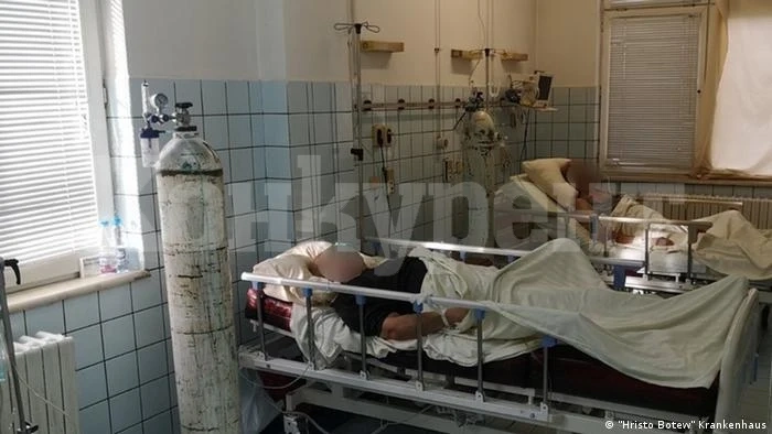 DW: Ковид-19 в Северозапада - 50% неваксинирани лекари, ампутират крайници заради тромбози