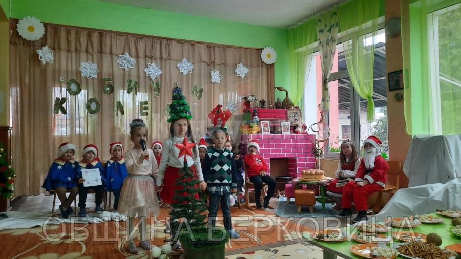 Дядо Коледа изпрати подаръци в ДГ „Малина“ в Берковица СНИМКИ