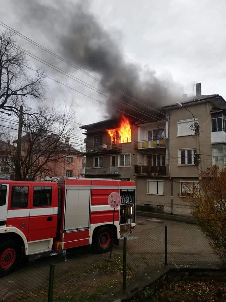 Жена загина в адски пожар в Мездра СНИМКИ+ ВИДЕО
