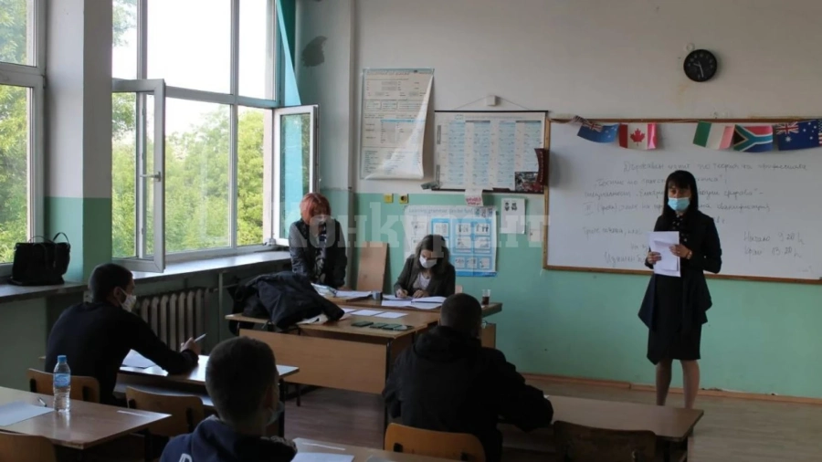 Учителите най-търсени в столицата, бармани и стругари не стигат в страната