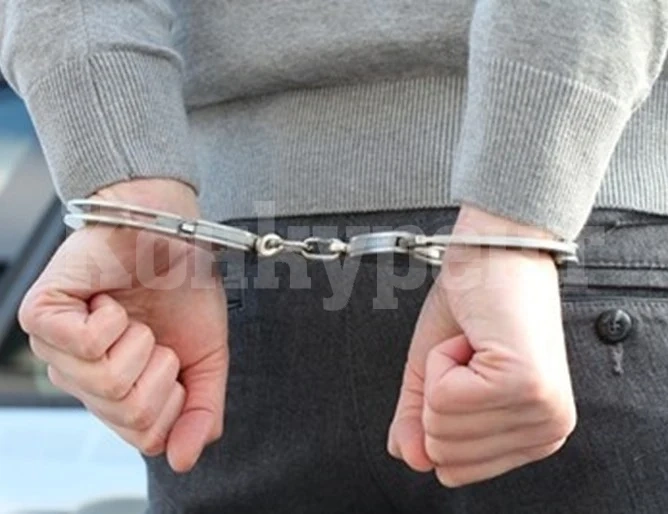 Психично болен преби жестоко майка си, син се закани да запали родителите си