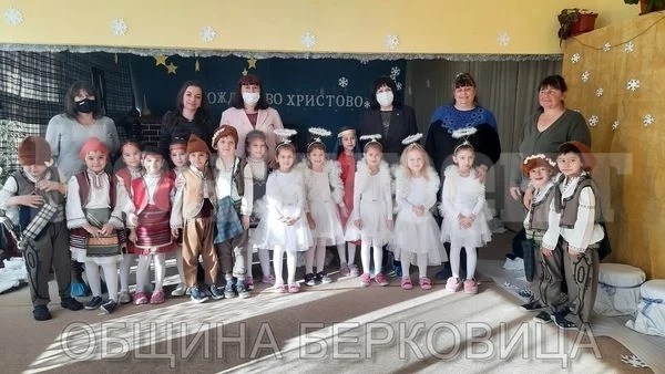Коледен спектакъл спретнаха в детска градина в Берковица
