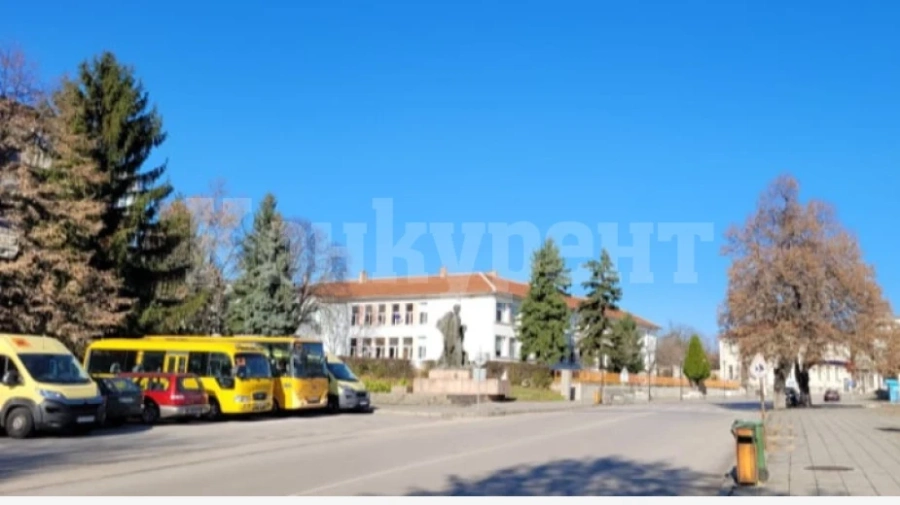 2 автобуса, собственост на община Кула, отиват на търг