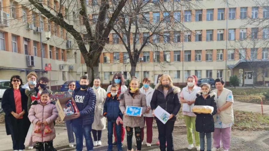 Ученици от Монтана направиха дарение за бебета в болницата