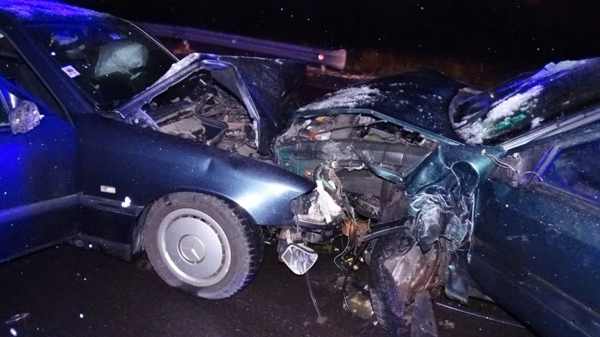 Шофьори се джаснаха при разминаване, единият се оказа почерпен и неправоспособен