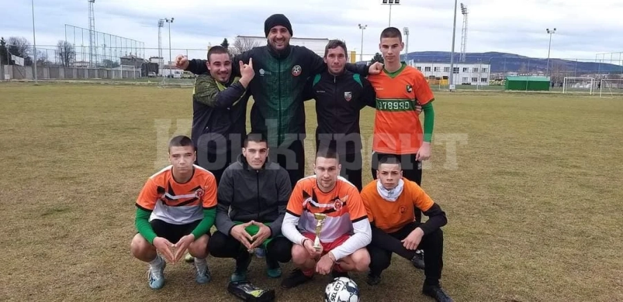 4 от 5 за лидера в Блиц лигата
