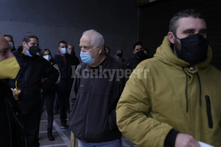 Гърците масово се тестват преди новогодишната нощ