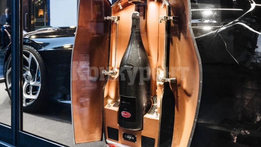 Продадоха 15-литровата бутилка за шампанско на Bugatti