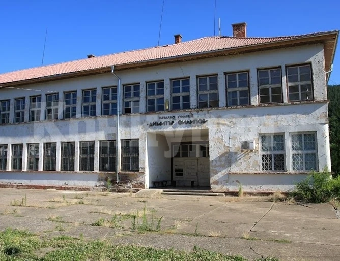 Пустеещо училище в Чипровци става център за обучение на студенти