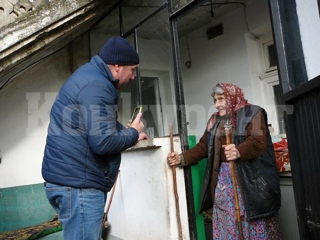 Докато Цветомир разнасял за своя сметка помощи по селата, видял бедност, от която му идвало да плаче