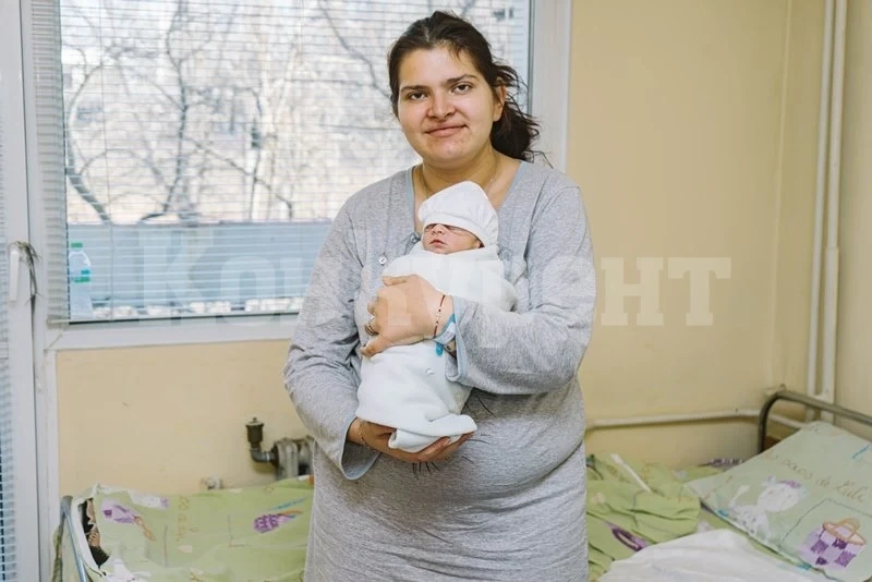 Първото бебе в МБАЛ - Мездра през тази година е момиче, последното за миналата година - също