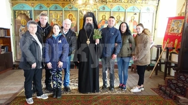 Владиката Даниил посети децата от неделното училище по православие в село Медковец
