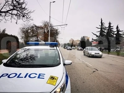 Пипнаха неправоспособен да кара кола с транзитни номера