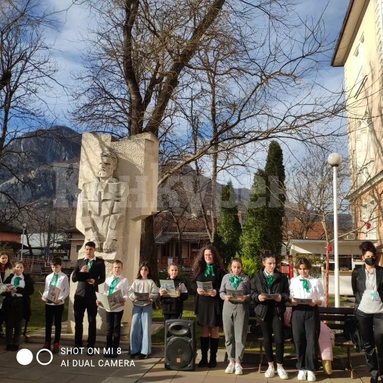 Ботевци отбелязаха 174 години от рождението на поета-революционер Христо Ботев СНИМКИ