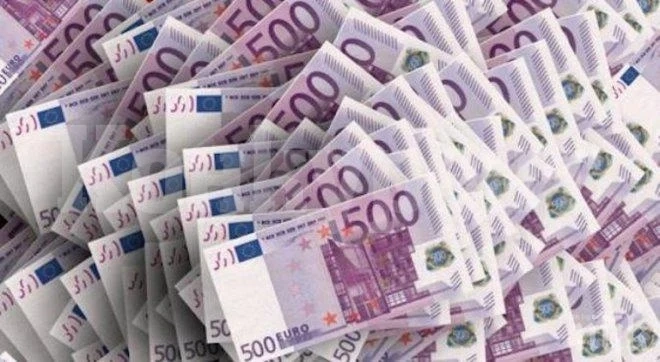 Овчар намери 50 000 евро в бидон, удари го на купон по празниците, черпи цяло село