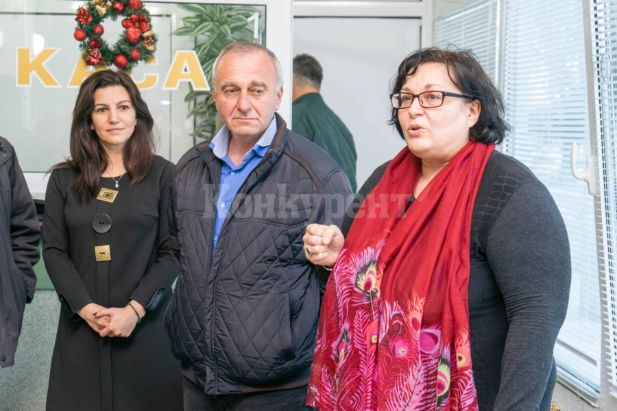 Полицай подреди в Мездра изложба от макети на старинни къщи СНИМКИ