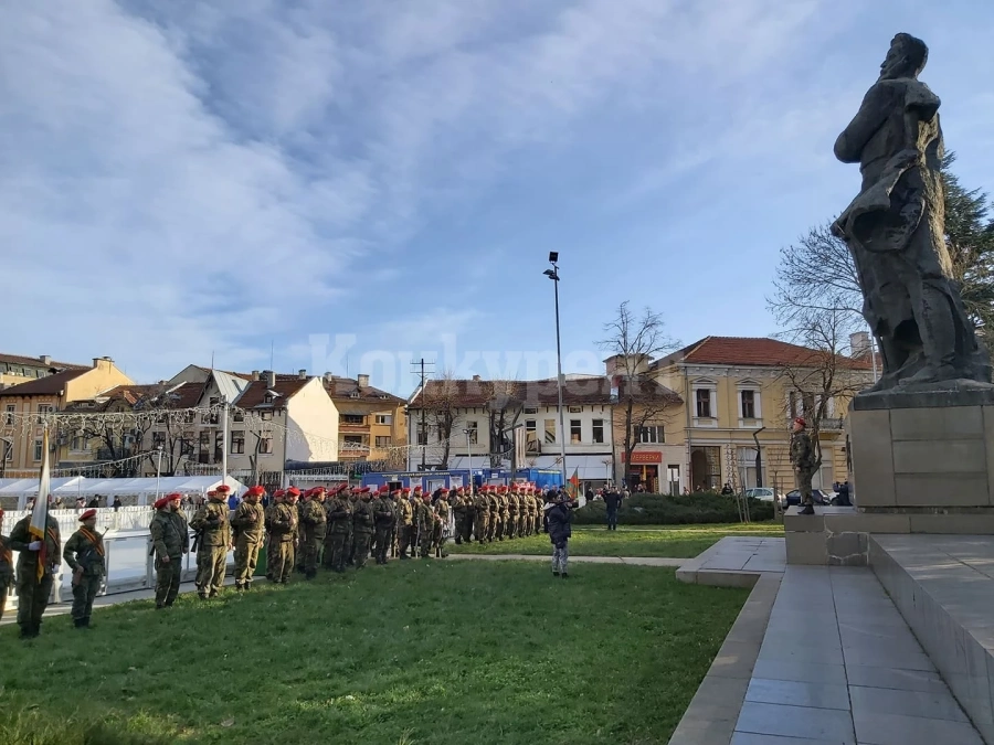 Военните благодариха на д-р Орлин Димитров и РЗИ - Враца
